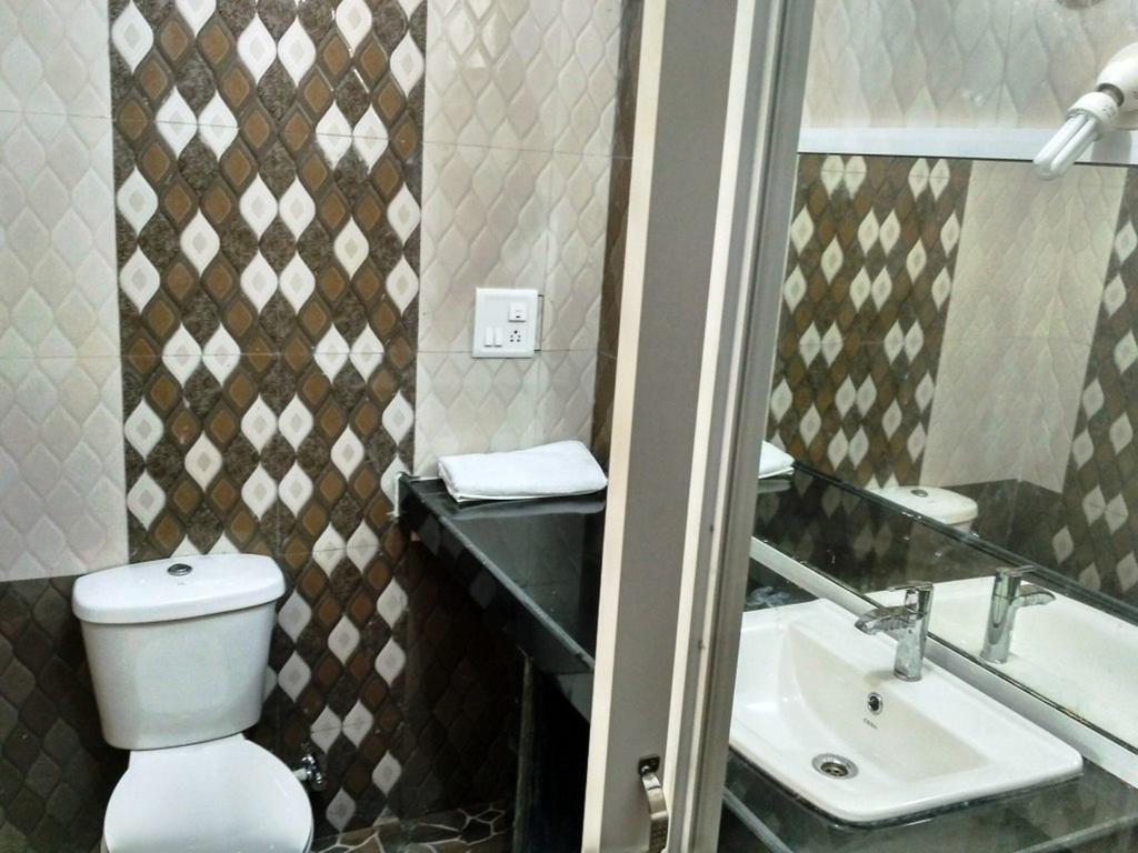 Jbl Guest House 阿姆波尔 外观 照片